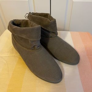 Vintage Light Brown Corduroy Boots Size 9/10
